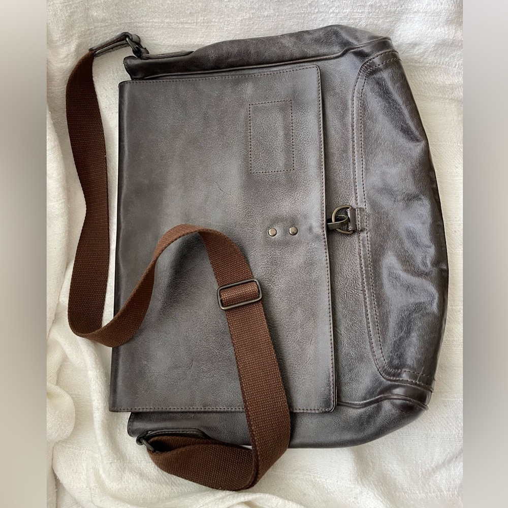 Vintage Banana Republic High Quality Leather Messenger Bag Excellent Condition